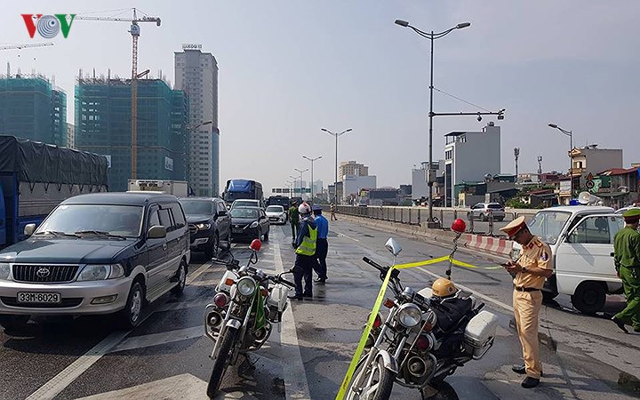 Hiện trường xe khách 47 chỗ cháy dữ dội trên đường vành đai 3 Hà Nội