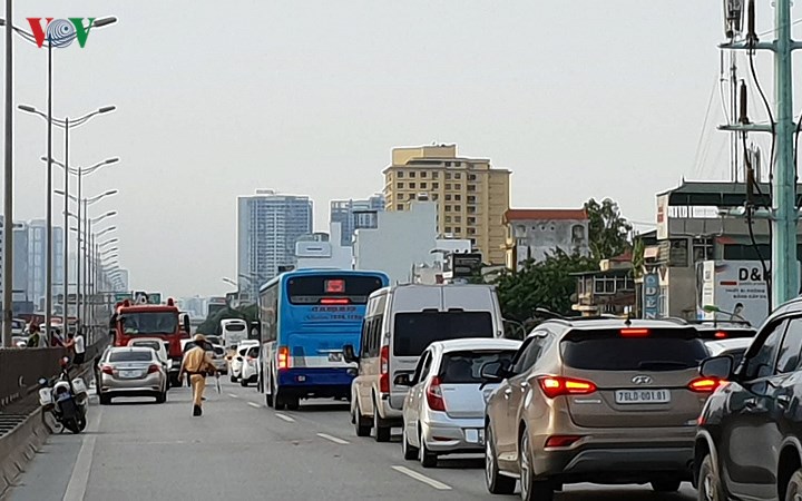 Hiện trường xe khách 47 chỗ cháy dữ dội trên đường vành đai 3 Hà Nội