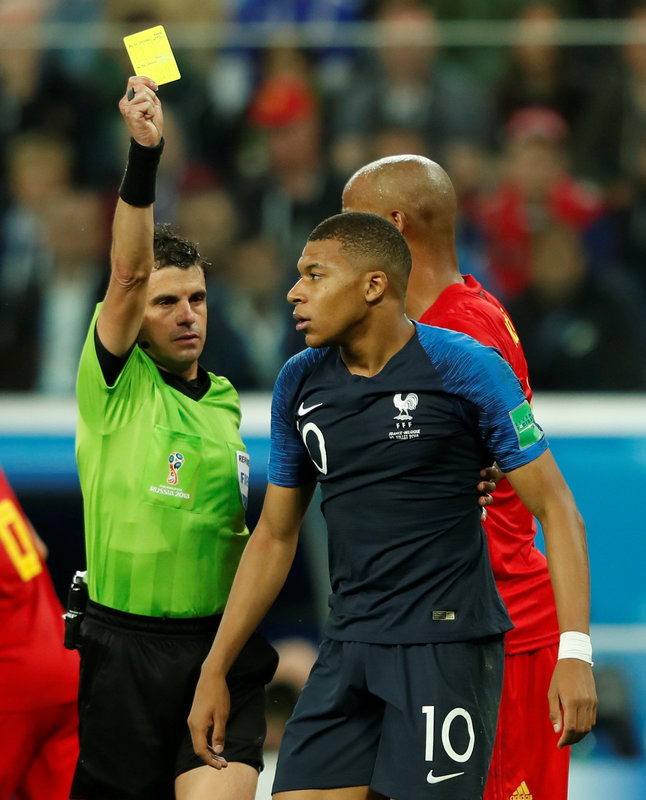 Vì sao Mbappe không bị cấm thi đấu trận chung kết?