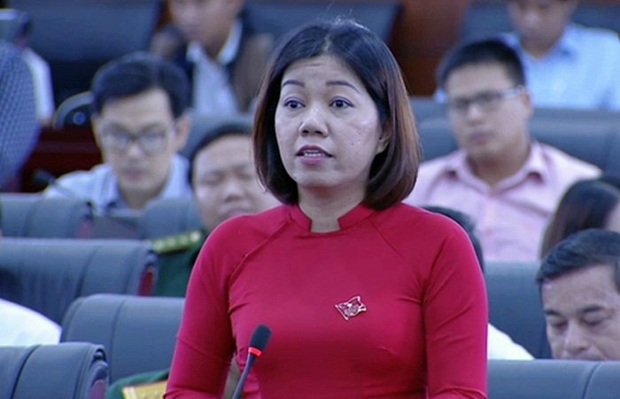 Hàng trăm cán bộ già được động viên thôi việc sớm