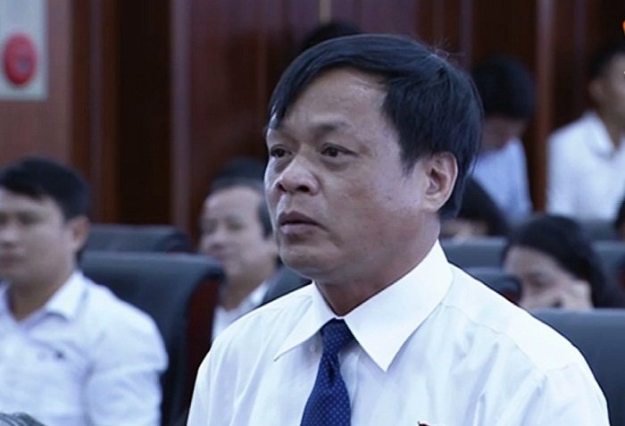 Hàng trăm cán bộ già được động viên thôi việc sớm