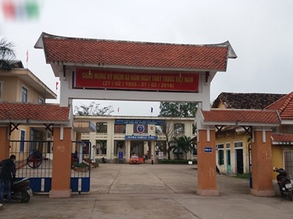 Điều dưỡng trưởng đòi bồi thường vì bác sĩ cắt buồng trứng của con gái