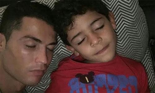 Ronaldo kiếm hàng nghìn đôla từ Juventus ngay cả khi đang ngủ Ronaldo kiếm hàng nghìn đôla từ Juventus ngay cả khi đang ngủ