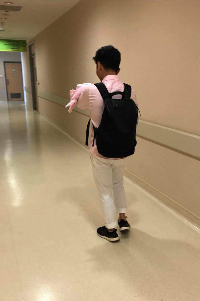 Lần đầu lộ hình ảnh khuôn mặt con gái mới sinh của Phan Hiển - Khánh Thi