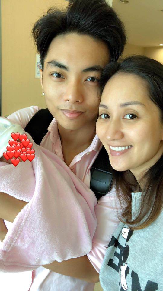 Lần đầu lộ hình ảnh khuôn mặt con gái mới sinh của Phan Hiển - Khánh Thi