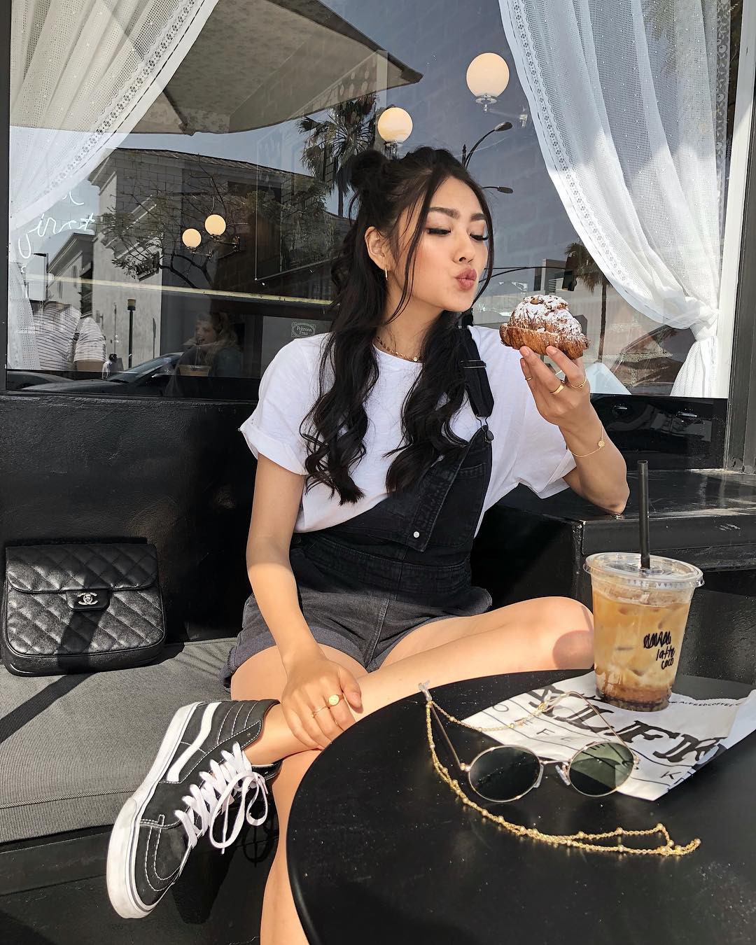 Gương mặt mới nổi của hội con nhà giàu Việt: Giản dị vẫn sexy, sinh ra không ngậm thìa vàng mà trưởng thành trong xa xỉ Gương mặt mới nổi của hội con nhà giàu Việt: Giản dị vẫn sexy, sinh ra không ngậm thìa vàng mà trưởng thành trong xa xỉ