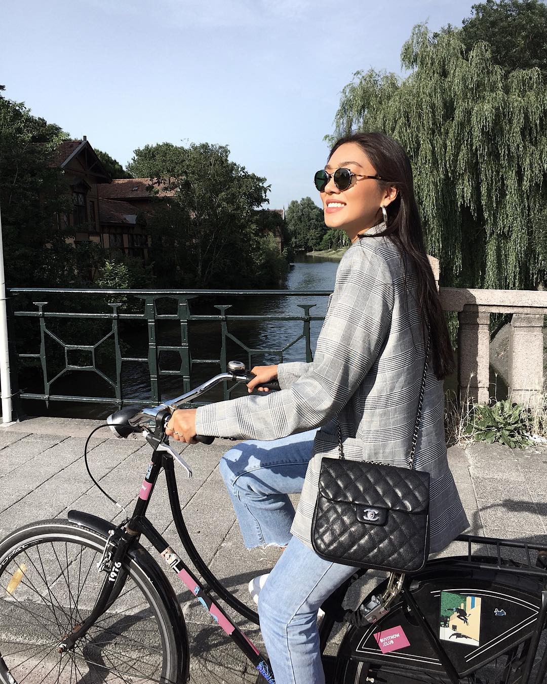 Gương mặt mới nổi của hội con nhà giàu Việt: Giản dị vẫn sexy, sinh ra không ngậm thìa vàng mà trưởng thành trong xa xỉ Gương mặt mới nổi của hội con nhà giàu Việt: Giản dị vẫn sexy, sinh ra không ngậm thìa vàng mà trưởng thành trong xa xỉ