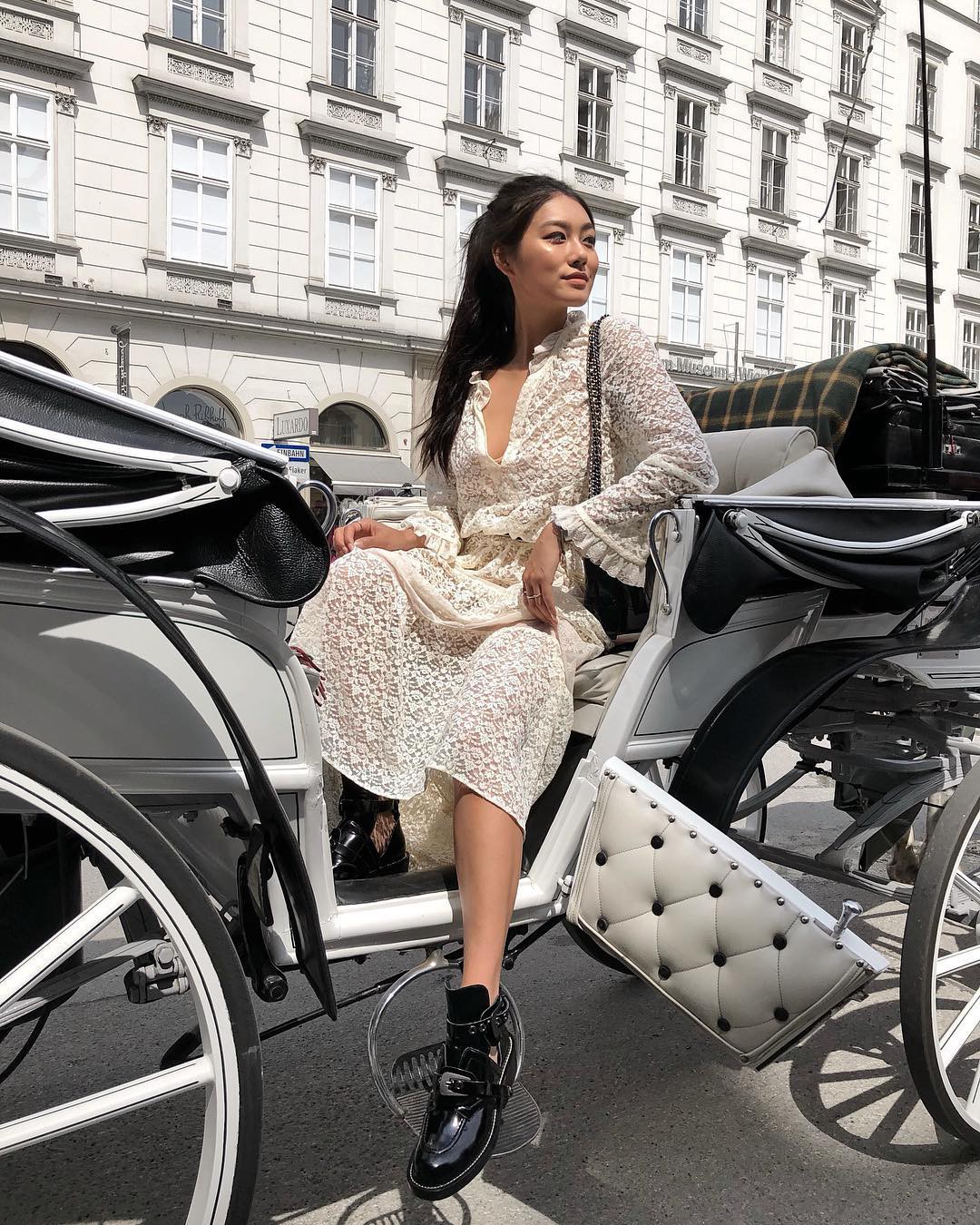 Gương mặt mới nổi của hội con nhà giàu Việt: Giản dị vẫn sexy, sinh ra không ngậm thìa vàng mà trưởng thành trong xa xỉ Gương mặt mới nổi của hội con nhà giàu Việt: Giản dị vẫn sexy, sinh ra không ngậm thìa vàng mà trưởng thành trong xa xỉ