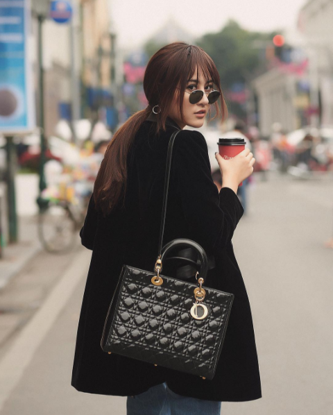 Giữa cuộc chiến bóc giá, Hà Lade mạnh mẽ lên tiếng: Khi nghĩ bản thân rẻ mạt, bạn sẽ thấy tất cả mọi thứ đều đắt đỏ Giữa cuộc chiến bóc giá, Hà Lade mạnh mẽ lên tiếng: Khi nghĩ bản thân rẻ mạt, bạn sẽ thấy tất cả mọi thứ đều đắt đỏ