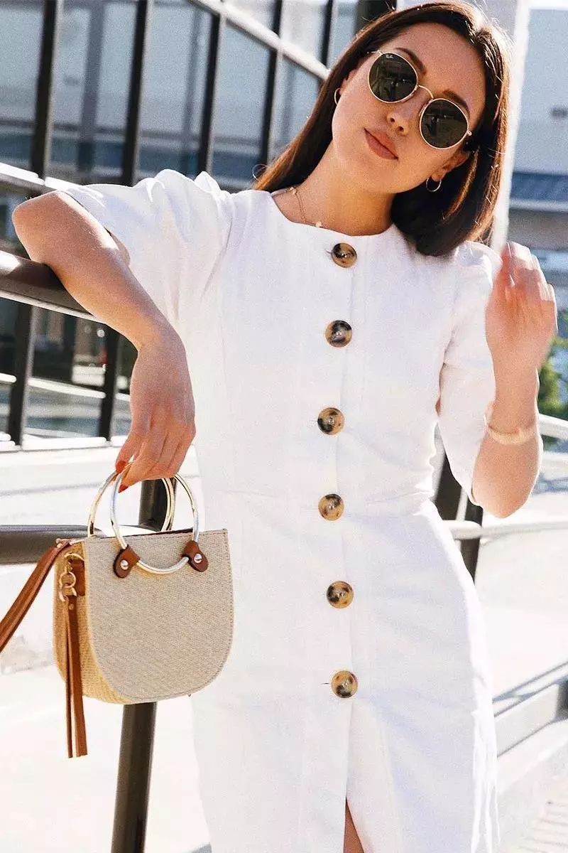 Sau cơn sốt váy trắng Zara, loạt váy liền cài khuy trước với đủ kiểu dáng đang đốn tim các nàng