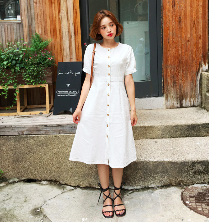 Sau cơn sốt váy trắng Zara, loạt váy liền cài khuy trước với đủ kiểu dáng đang đốn tim các nàng