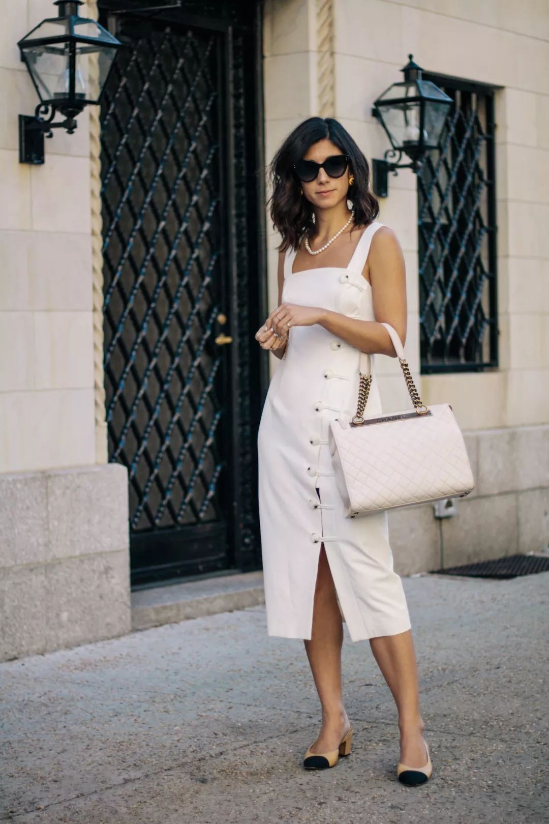 Sau cơn sốt váy trắng Zara, loạt váy liền cài khuy trước với đủ kiểu dáng đang đốn tim các nàng