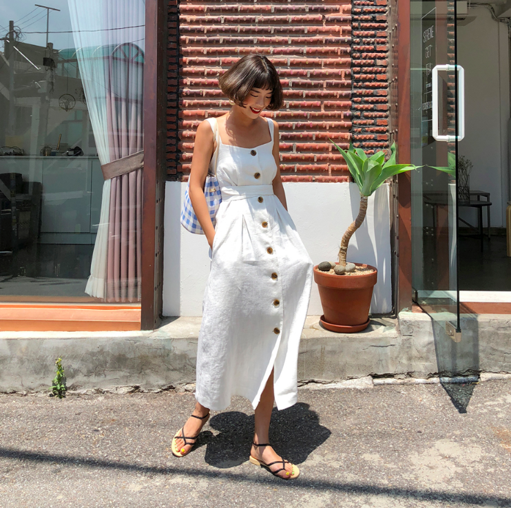Sau cơn sốt váy trắng Zara, loạt váy liền cài khuy trước với đủ kiểu dáng đang đốn tim các nàng Sau cơn sốt váy trắng Zara, loạt váy liền cài khuy trước với đủ kiểu dáng đang đốn tim các nàng