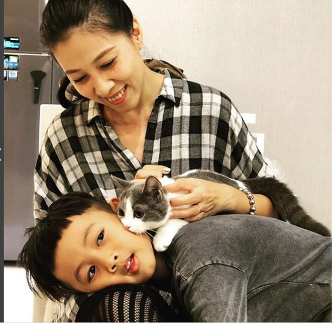 Vợ chia sẻ hình ảnh đầu tiên của Phạm Anh Khoa sau scandal Vợ chia sẻ hình ảnh đầu tiên của Phạm Anh Khoa sau scandal