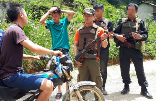 Công an cắm chốt bảo vệ người dân ở thung lũng ma túy Tà Dê