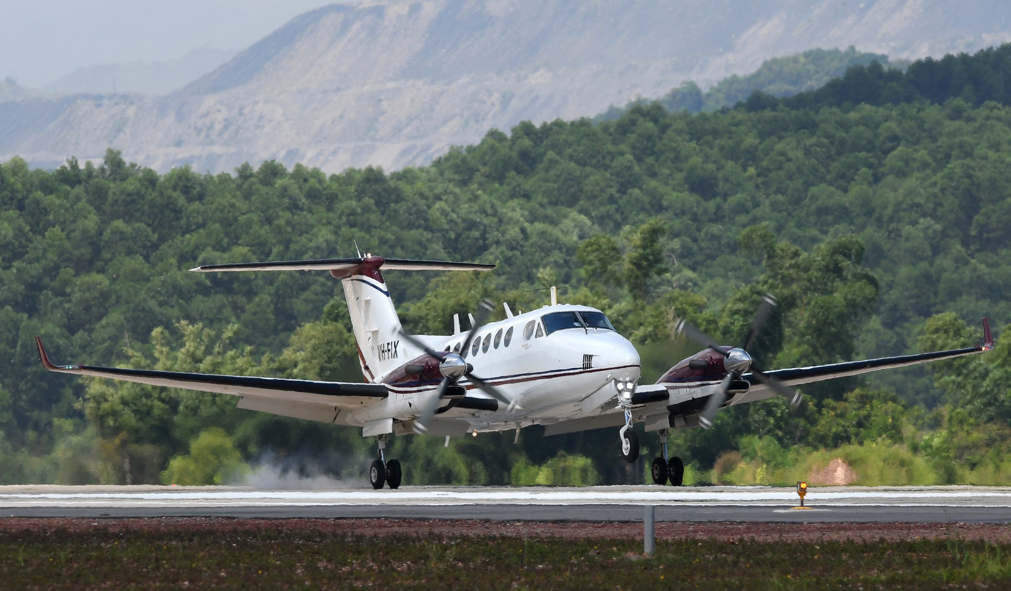 10h sáng nay, chiếc máy bay đầu tiên hạ cánh xuống sân bay Vân Đồn