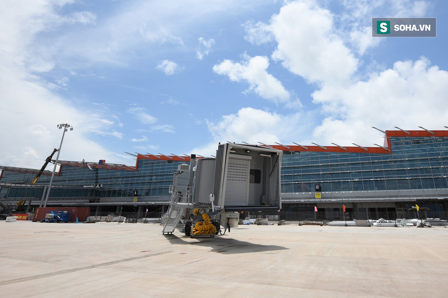 10h sáng nay, chiếc máy bay đầu tiên hạ cánh xuống sân bay Vân Đồn