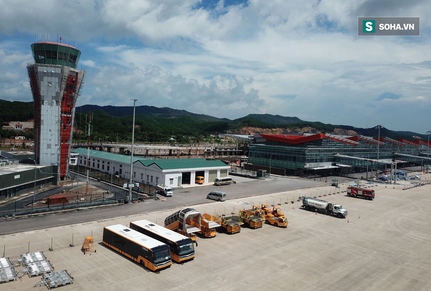 10h sáng nay, chiếc máy bay đầu tiên hạ cánh xuống sân bay Vân Đồn