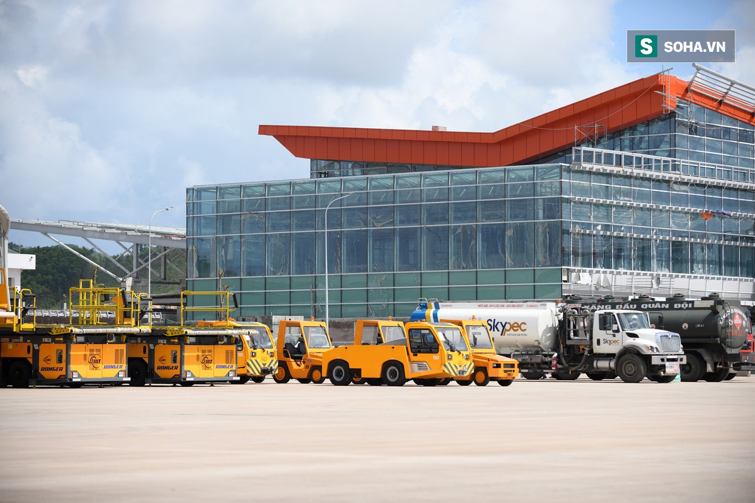 10h sáng nay, chiếc máy bay đầu tiên hạ cánh xuống sân bay Vân Đồn