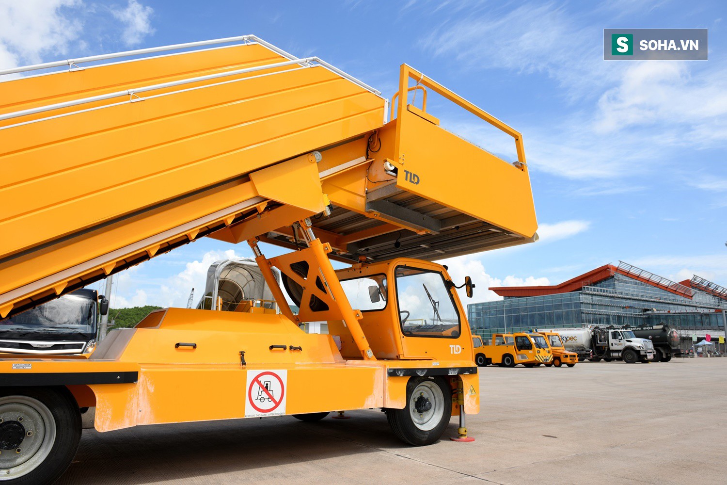 10h sáng nay, chiếc máy bay đầu tiên hạ cánh xuống sân bay Vân Đồn