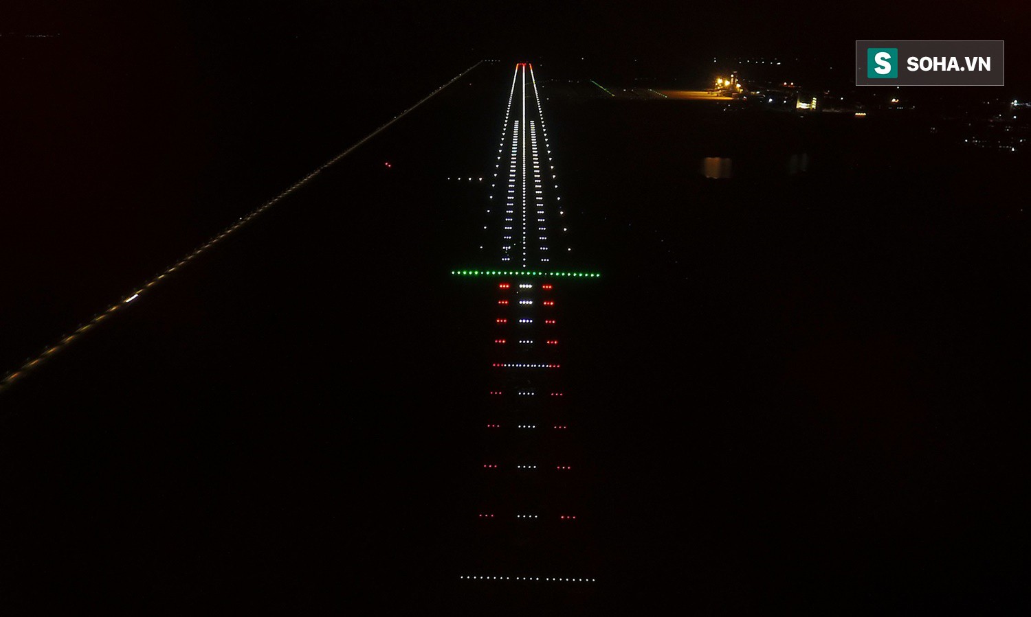 10h sáng nay, chiếc máy bay đầu tiên hạ cánh xuống sân bay Vân Đồn