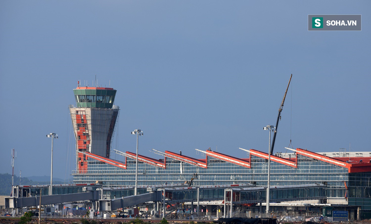 10h sáng nay, chiếc máy bay đầu tiên hạ cánh xuống sân bay Vân Đồn