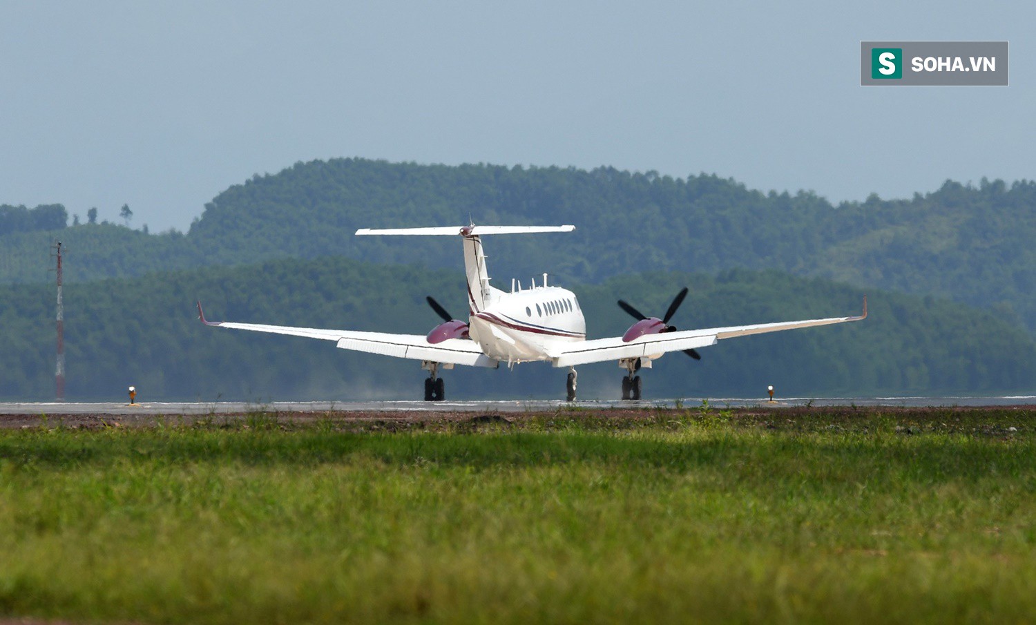 10h sáng nay, chiếc máy bay đầu tiên hạ cánh xuống sân bay Vân Đồn