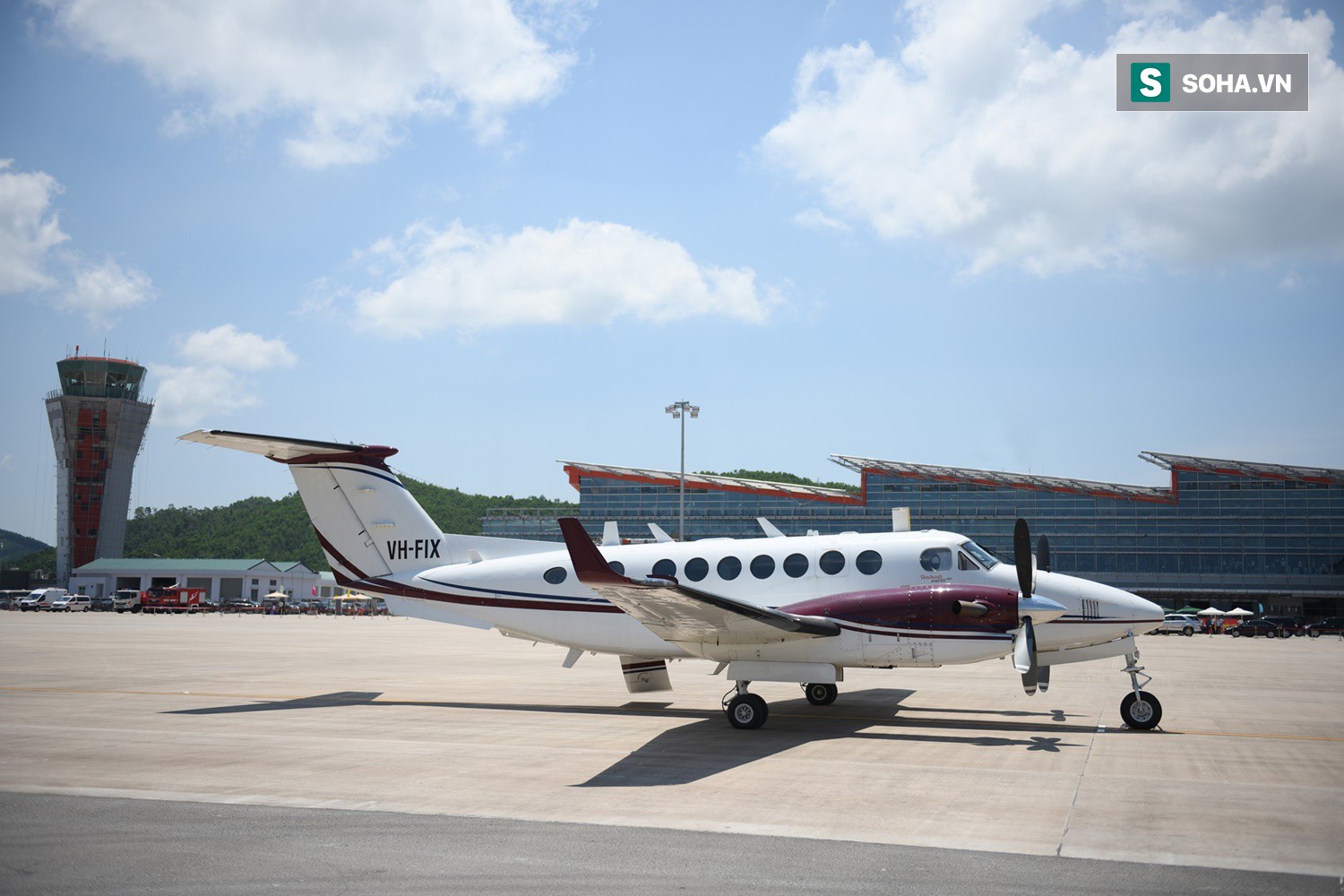 10h sáng nay, chiếc máy bay đầu tiên hạ cánh xuống sân bay Vân Đồn