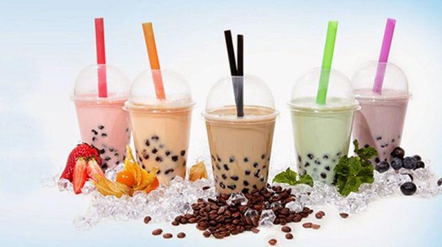 Hàng chục vật lạ xuất hiện trong ổ bụng cậu bé 13 tuổi sau khi uống 2 cốc trà sữa Hàng chục vật lạ xuất hiện trong ổ bụng cậu bé 13 tuổi sau khi uống 2 cốc trà sữa