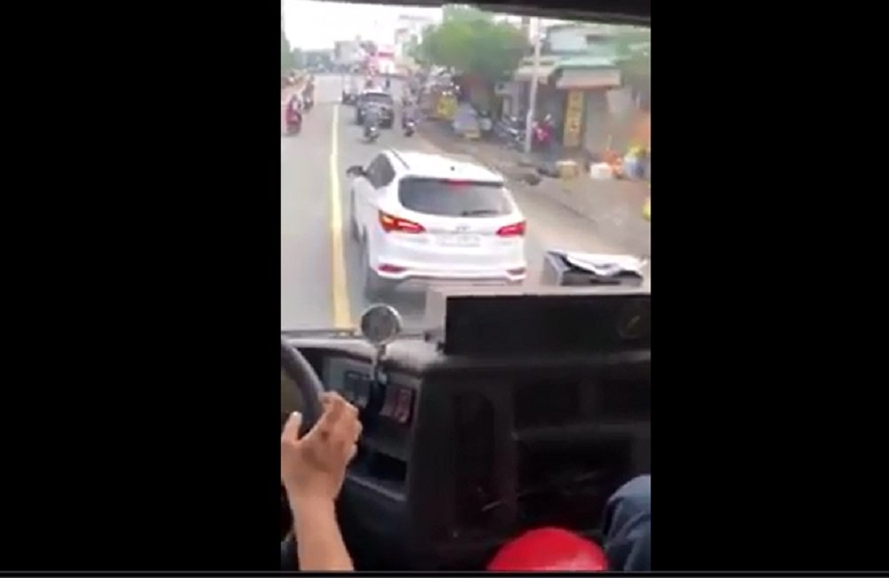 Thông tin mới về tài xế ô tô ‘giả điếc’ ngáng đường xe cứu hỏa