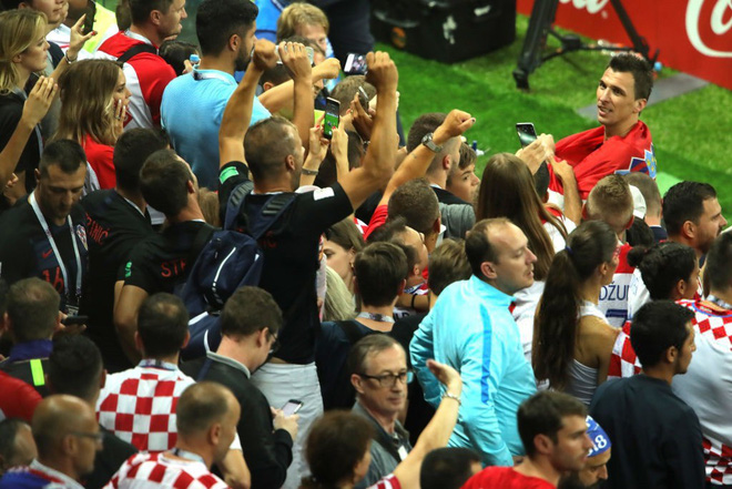 Mandzukic: Hình xăm... sai chính tả trên lưng và chất chiến binh trong từng bước chạy