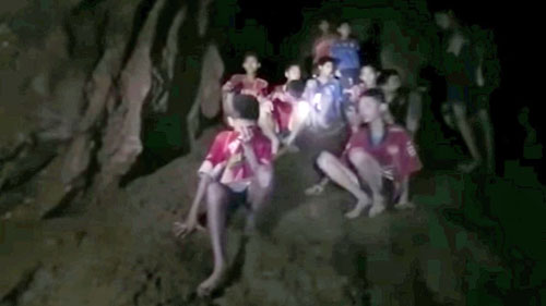 Hải quân Thái tiết lộ hành trình dò hang tối giải cứu đội bóng nhí Hải quân Thái tiết lộ hành trình dò hang tối giải cứu đội bóng nhí
