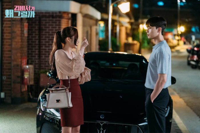 Áo blouse được thư ký Kim lăng xê: thanh lịch, cuốn hút và các cô nàng công sở có thể học theo Áo blouse được thư ký Kim lăng xê: thanh lịch, cuốn hút và các cô nàng công sở có thể học theo