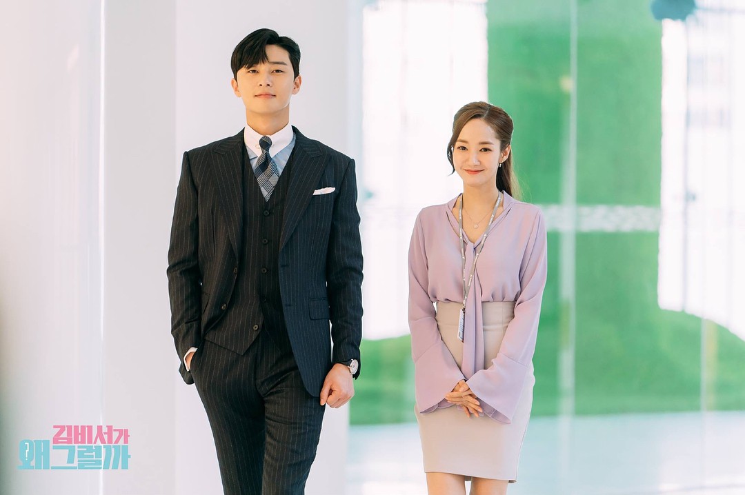 Áo blouse được thư ký Kim lăng xê: thanh lịch, cuốn hút và các cô nàng công sở có thể học theo Áo blouse được thư ký Kim lăng xê: thanh lịch, cuốn hút và các cô nàng công sở có thể học theo