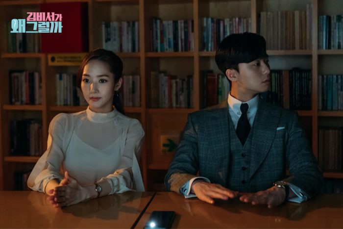 Áo blouse được thư ký Kim lăng xê: thanh lịch, cuốn hút và các cô nàng công sở có thể học theo Áo blouse được thư ký Kim lăng xê: thanh lịch, cuốn hút và các cô nàng công sở có thể học theo