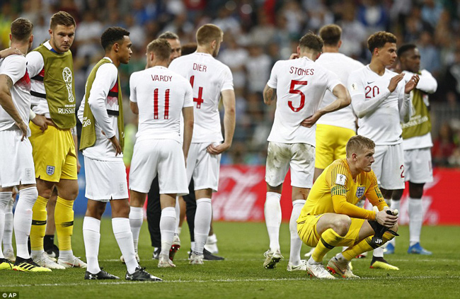 Chùm ảnh: Gục ngã trước Croatia, hàng loạt cầu thủ Anh bật khóc Chùm ảnh: Gục ngã trước Croatia, hàng loạt cầu thủ Anh bật khóc