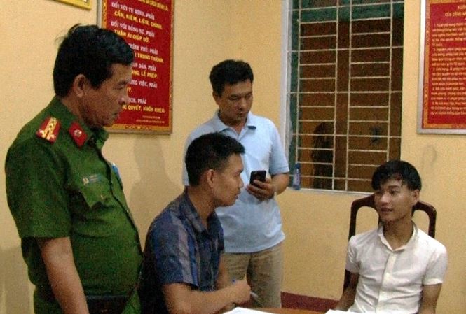 Nghi phạm 16 tuổi đâm trọng thương người, cướp tiền giữa trưa