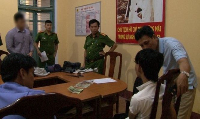 Nghi phạm 16 tuổi đâm trọng thương người, cướp tiền giữa trưa