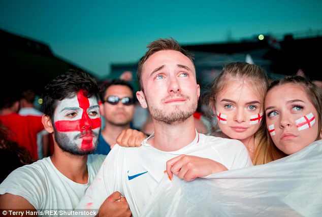 CĐV Anh bật khóc nức nở khi Tam sư thua ngược Croatia