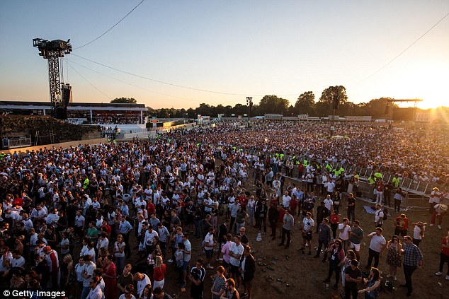 CĐV Anh bật khóc nức nở khi Tam sư thua ngược Croatia