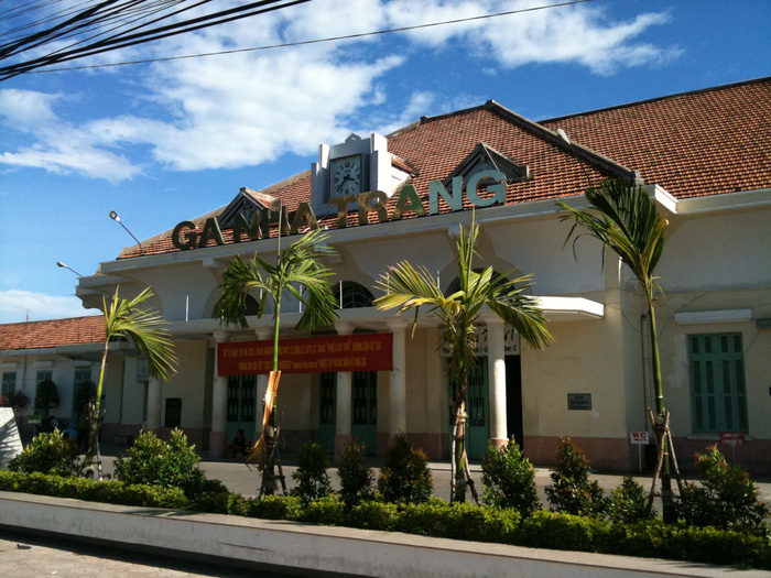 Hai tàu lửa lại suýt tông nhau ở ga Nha Trang