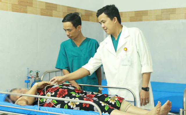 Nuốt cơm trắng chữa dị vật ở cổ, người phụ nữ suýt mất mạng Nuốt cơm trắng chữa dị vật ở cổ, người phụ nữ suýt mất mạng