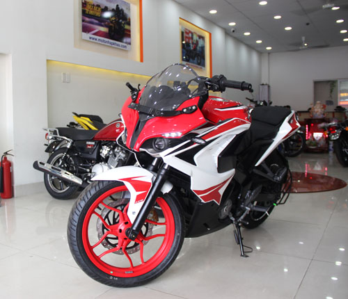 Bajaj Pulsar RS200 2018 - môtô Ấn Độ giá 78 triệu tại Việt Nam Bajaj Pulsar RS200 2018 - môtô Ấn Độ giá 78 triệu tại Việt Nam