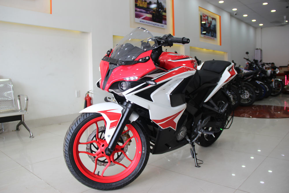 Bajaj Pulsar RS200 2018 - môtô Ấn Độ giá 78 triệu tại Việt Nam Bajaj Pulsar RS200 2018 - môtô Ấn Độ giá 78 triệu tại Việt Nam