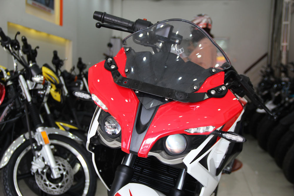 Bajaj Pulsar RS200 2018 - môtô Ấn Độ giá 78 triệu tại Việt Nam Bajaj Pulsar RS200 2018 - môtô Ấn Độ giá 78 triệu tại Việt Nam