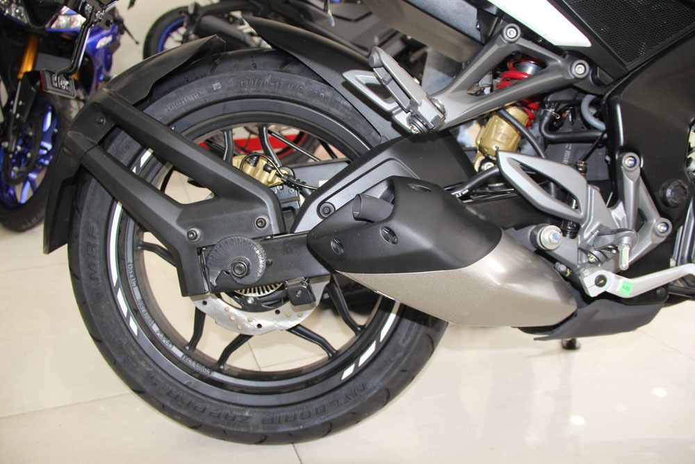 Bajaj Pulsar RS200 2018 - môtô Ấn Độ giá 78 triệu tại Việt Nam Bajaj Pulsar RS200 2018 - môtô Ấn Độ giá 78 triệu tại Việt Nam