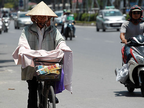 Dự báo thời tiết 12/7: Hà Nội tăng nhiệt, Đà Lạt lạnh 17 độ