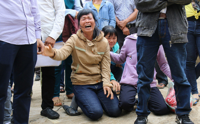 Người thân quỳ lạy khi tòa tuyên y án tử hình Đặng Văn Hiến vì nổ súng làm chết 3 người