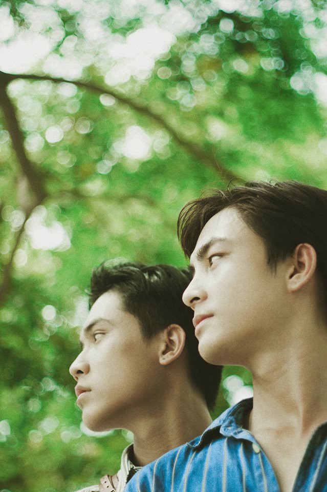 Mùa hè rực rỡ, dịu êm và rất tình của hai chàng trai trong bộ ảnh Theo anh về nhà Mùa hè rực rỡ, dịu êm và rất tình của hai chàng trai trong bộ ảnh Theo anh về nhà