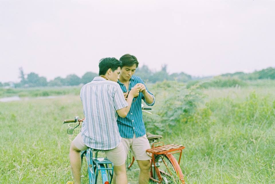 Mùa hè rực rỡ, dịu êm và rất tình của hai chàng trai trong bộ ảnh Theo anh về nhà Mùa hè rực rỡ, dịu êm và rất tình của hai chàng trai trong bộ ảnh Theo anh về nhà